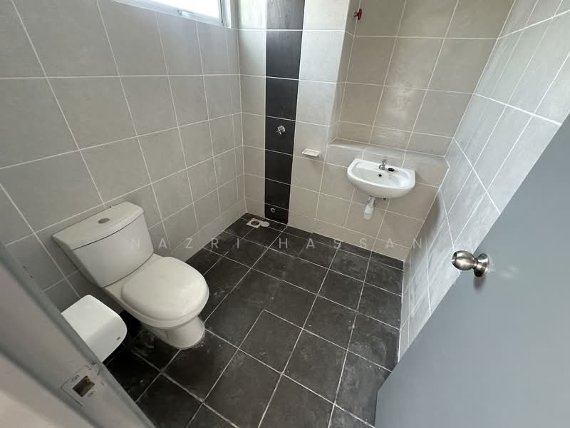 2-storey Terraced House for Sale in Kuala Selangor (Selangor) - Nazri Hassan - Bathroom - PropertyGuru.com.my