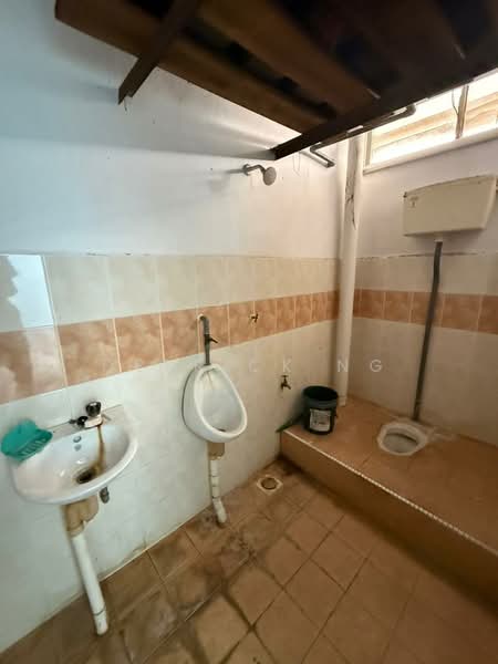 Shop for Rent in Sungai Petani (Kedah) - Derrick Ng - Bathroom - PropertyGuru.com.my