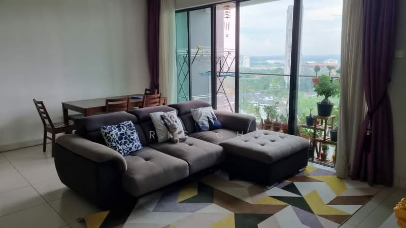Kondominium untuk Dijual di Cristal Serin Residence - Chris Choo - Living Room - PropertyGuru.com.my