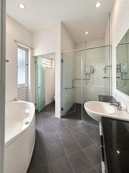 Rumah Berkembar untuk Disewa di Tanjung Bungah (Penang) - KK Kwok - Bathroom - PropertyGuru.com.my