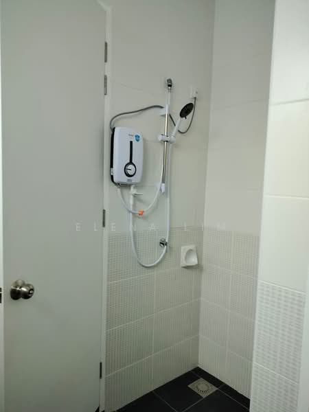 Rumah Teres untuk Disewa di Kota Masai (Pasir Gudang) - Elena Lim - Bathroom - PropertyGuru.com.my