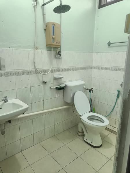 2-storey Terraced House for Sale in Taman Scientex Pasir Gudang (Pasir Gudang) - Mohd Faez - Bathroom - PropertyGuru.com.my