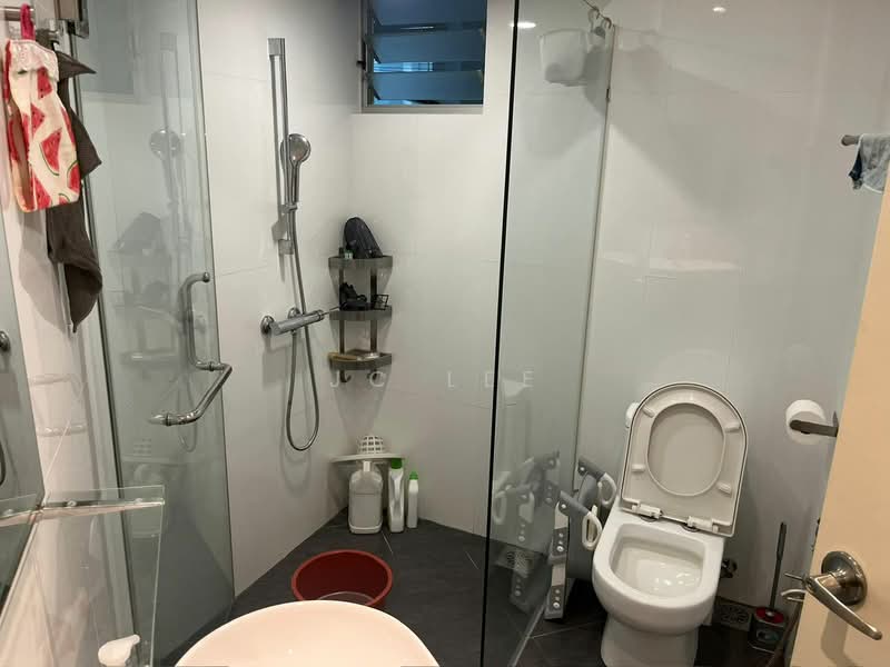 Kondominium untuk Dijual di Riana Green Condominium - Jc Lee - Bathroom - PropertyGuru.com.my