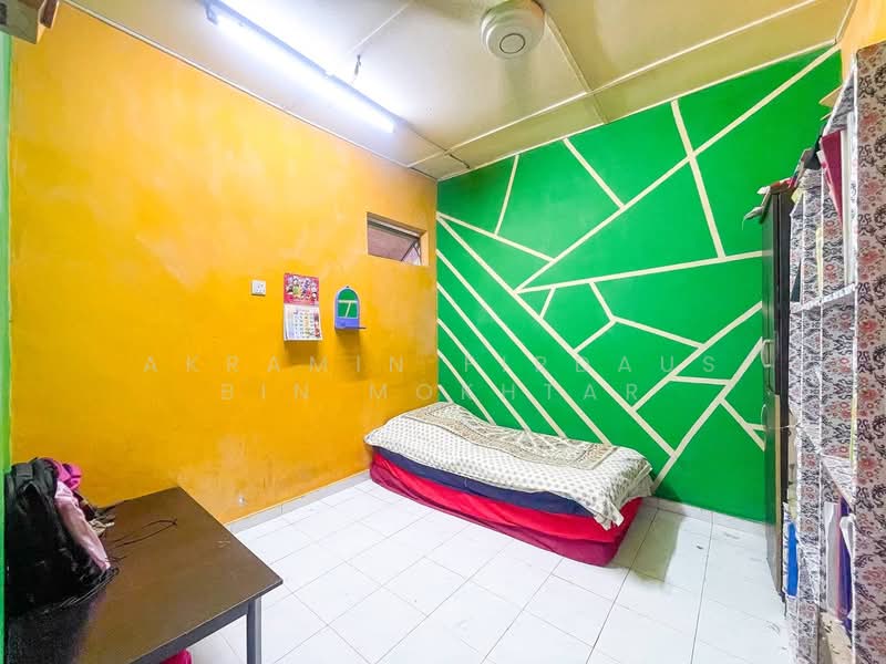 1-storey Terraced House for Sale in Bandar Kinrara (Selangor) - Akramin Firdaus Bin Mokhtar - Bedroom - PropertyGuru.com.my