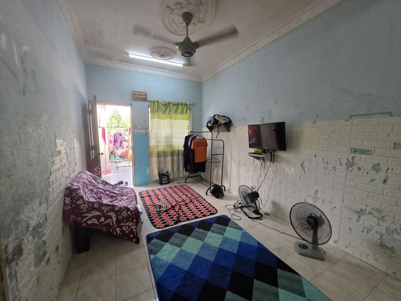 1-storey Terraced House for Sale in Taman Semenyih Impian (Semenyih) - Saiful Nizam - Living Room - PropertyGuru.com.my