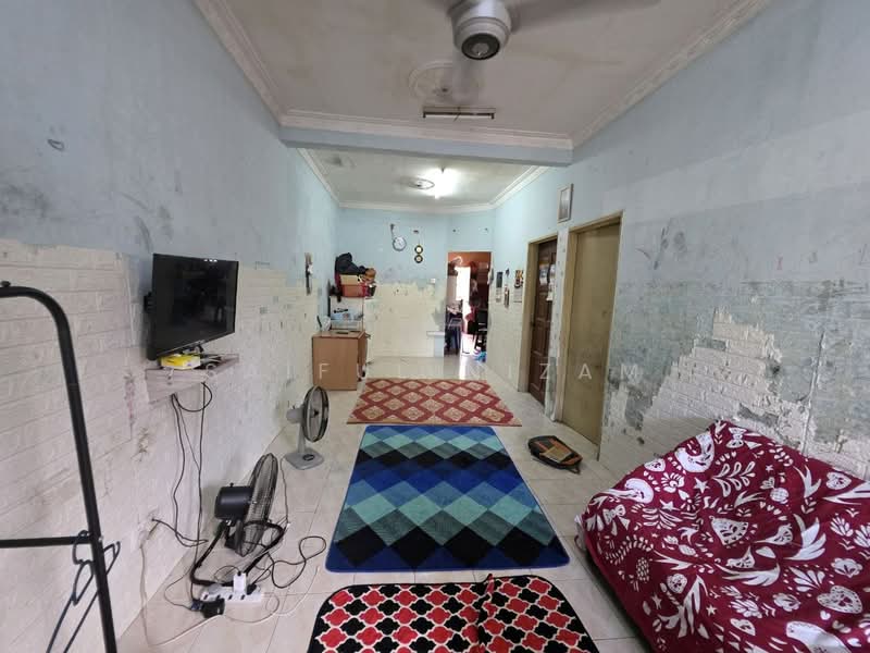 1-storey Terraced House for Sale in Taman Semenyih Impian (Semenyih) - Saiful Nizam - Living Room - PropertyGuru.com.my
