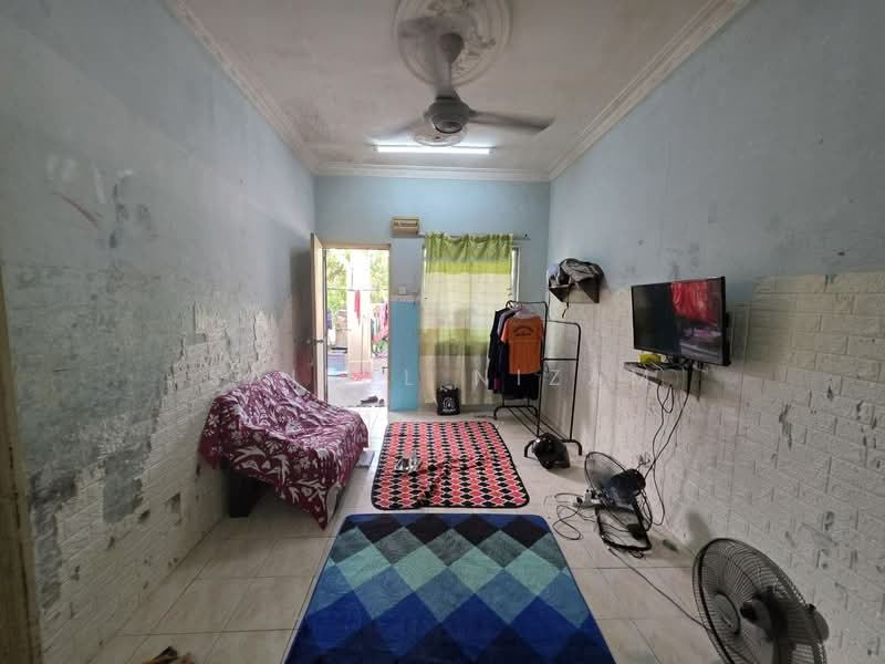 1-storey Terraced House for Sale in Taman Semenyih Impian (Semenyih) - Saiful Nizam - Living Room - PropertyGuru.com.my