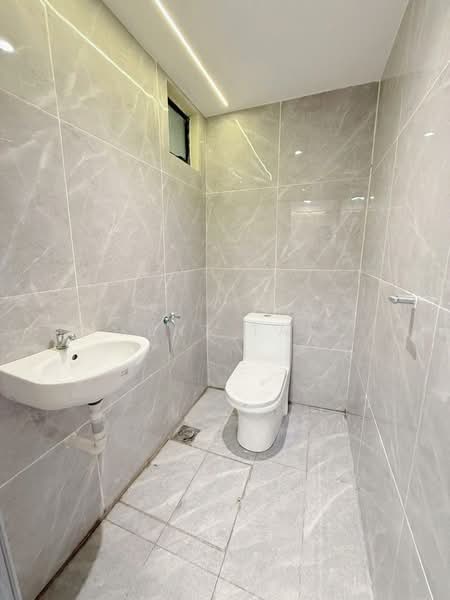 Rumah Teres 2 Tingkat untuk Dijual di Bandar Seri Alam (Masai) - Kent Tan - Bathroom - PropertyGuru.com.my