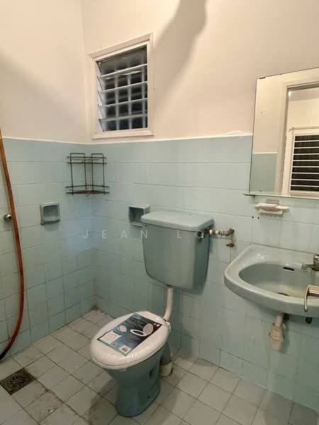 Apartment for Rent at Desa View Towers - Jean Low - Master bathroom - PropertyGuru.com.my