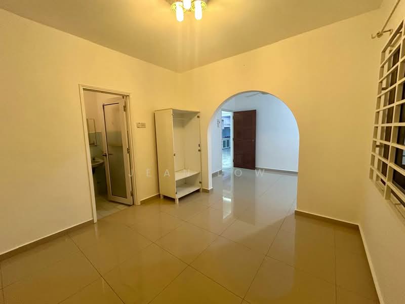Apartment for Rent at Desa View Towers - Jean Low - Master bedroom - PropertyGuru.com.my