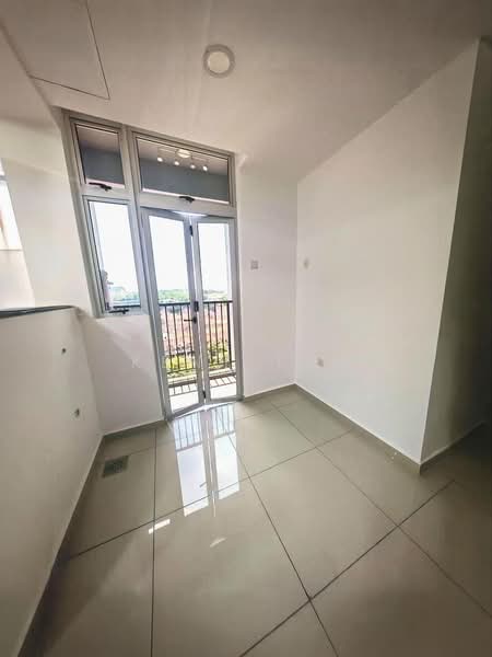 Servis Apartment untuk Disewa di Midas @ Seri Alam - Kent Tan - Balcony - PropertyGuru.com.my