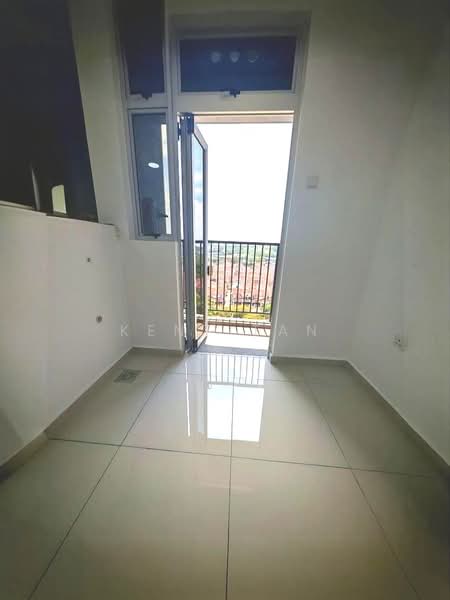 Servis Apartment untuk Disewa di Midas @ Seri Alam - Kent Tan - Balcony - PropertyGuru.com.my