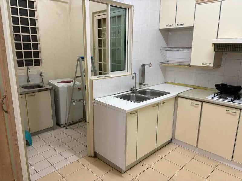 Kondominium untuk Disewa di Gold Coast Resort Condominium - Vick Teoh - Kitchen - PropertyGuru.com.my