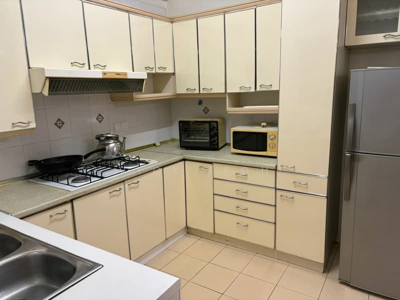 Kondominium untuk Disewa di Gold Coast Resort Condominium - Vick Teoh - Kitchen - PropertyGuru.com.my