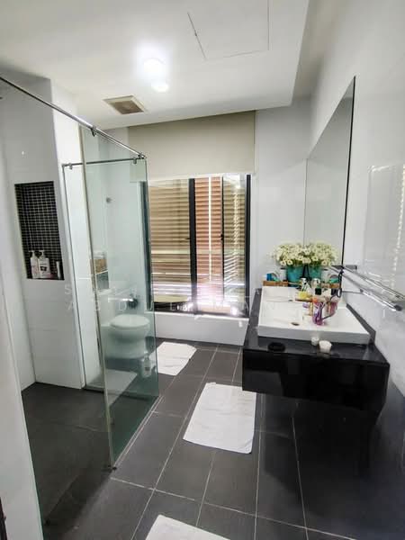 Semi-Detached House for Sale in Alam Impian (Shah Alam) - Saiful Bahri Abdul Manan - Bathroom - PropertyGuru.com.my