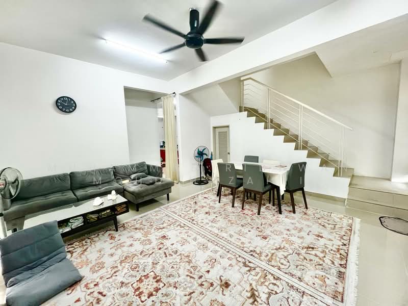 Cluster House for Sale in Bandar Saujana Putra (Tanjong Duabelas) - Muhammad Ridhwan Mohd Huzairi - Living Room - PropertyGuru.com.my