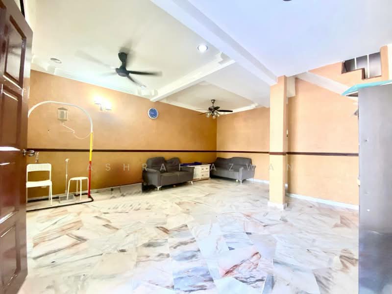 Rumah Teres 2 Tingkat untuk Dijual di Kajang (Selangor) - Ashraf Azwan - Living Room - PropertyGuru.com.my