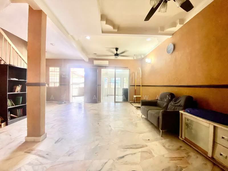 Rumah Teres 2 Tingkat untuk Dijual di Kajang (Selangor) - Ashraf Azwan - Living Room - PropertyGuru.com.my