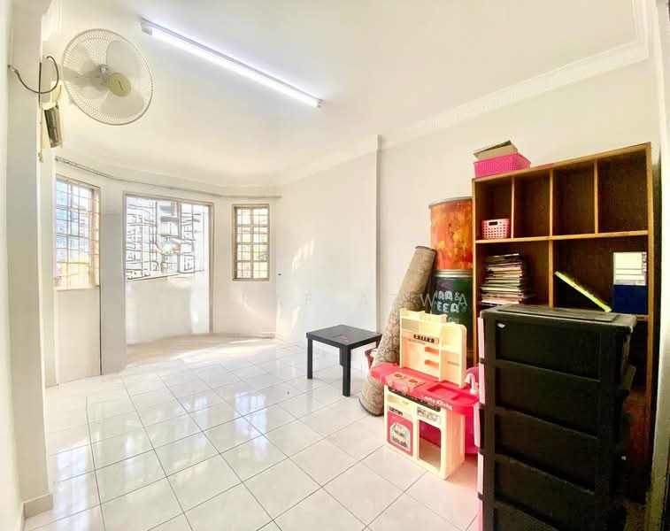 Rumah Teres 2 Tingkat untuk Dijual di Kajang (Selangor) - Ashraf Azwan - Living Room - PropertyGuru.com.my