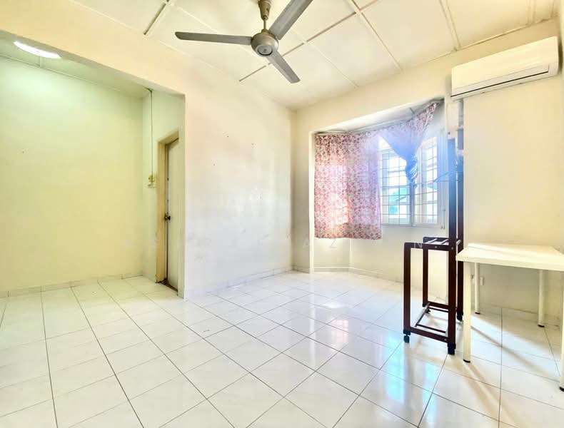 Rumah Teres 2 Tingkat untuk Dijual di Kajang (Selangor) - Ashraf Azwan - Living Room - PropertyGuru.com.my
