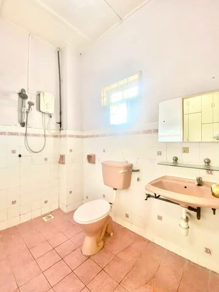 Rumah Teres 2 Tingkat untuk Dijual di Kajang (Selangor) - Ashraf Azwan - Bathroom - PropertyGuru.com.my