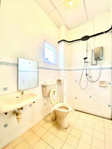 Rumah Teres 2 Tingkat untuk Dijual di Kajang (Selangor) - Ashraf Azwan - Bathroom - PropertyGuru.com.my