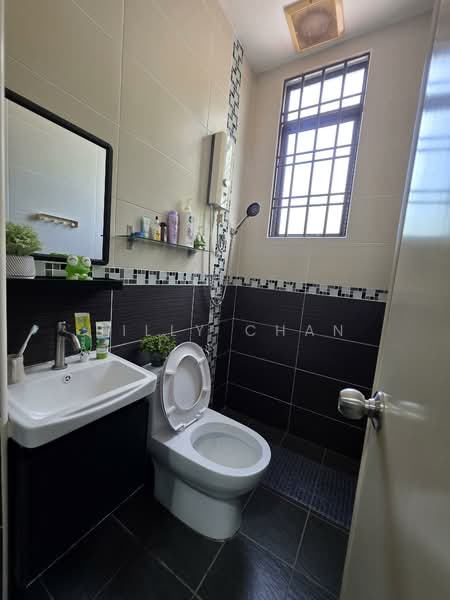 Rumah Teres 2 Tingkat untuk Dijual di Alam Damai (Cheras) - Billy Chan - Bathroom - PropertyGuru.com.my