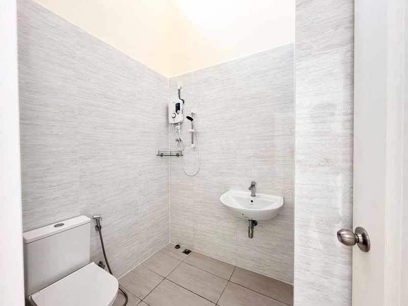 2-storey Terraced House for Rent in Taman Damansara Aliff (Tampoi) - Gabriel Ong - Bathroom - PropertyGuru.com.my