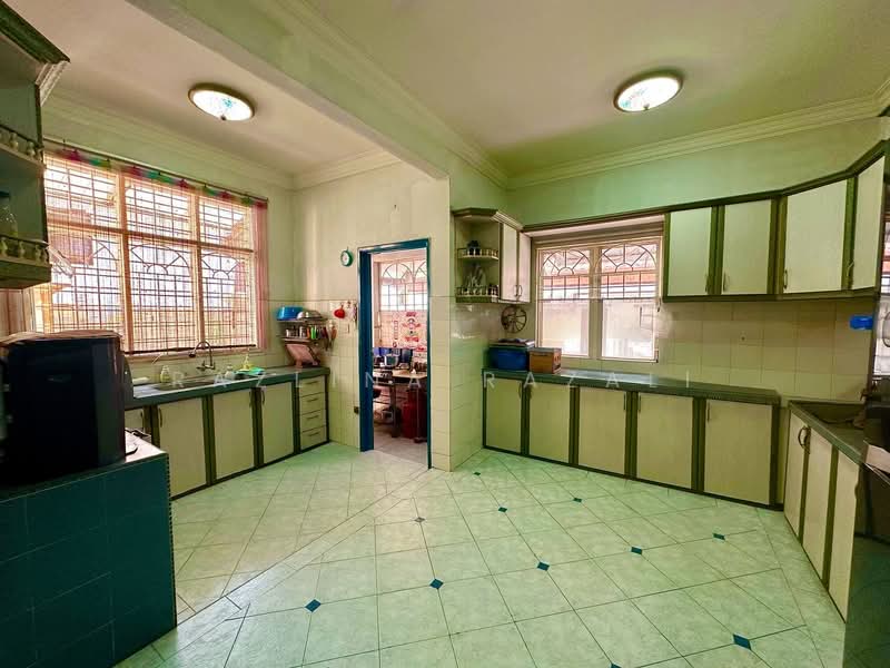 Rumah Teres 2 Tingkat untuk Dijual di Usj 16 (Subang Jaya) - Razlina Razali - Kitchen - PropertyGuru.com.my