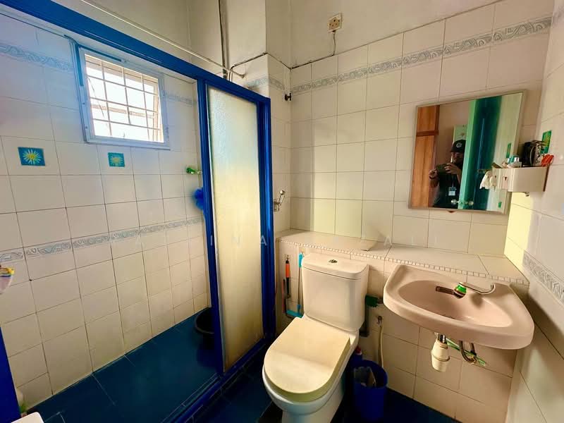 Rumah Teres 2 Tingkat untuk Dijual di Usj 16 (Subang Jaya) - Razlina Razali - Bathroom - PropertyGuru.com.my