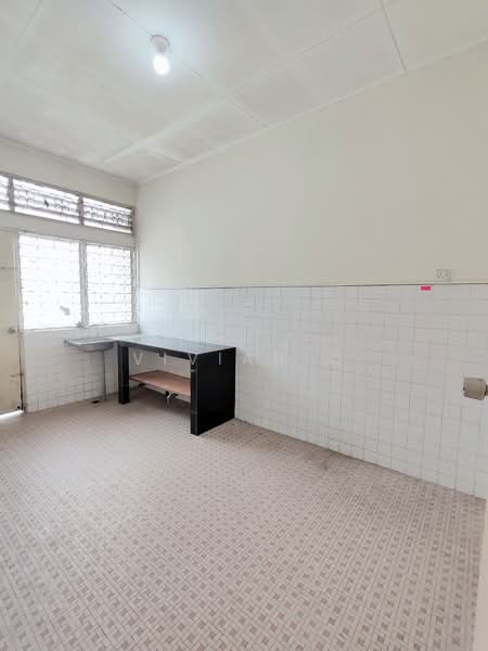 Rumah Teres 1 Tingkat untuk Disewa di Taman Pelangi (Johor Bahru) - Vivian Q - Kitchen - PropertyGuru.com.my