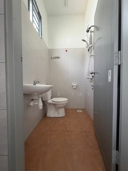 Rumah Teres 2 Tingkat untuk Disewa di Skudai (Johor) - Nick Tay - Bathroom - PropertyGuru.com.my