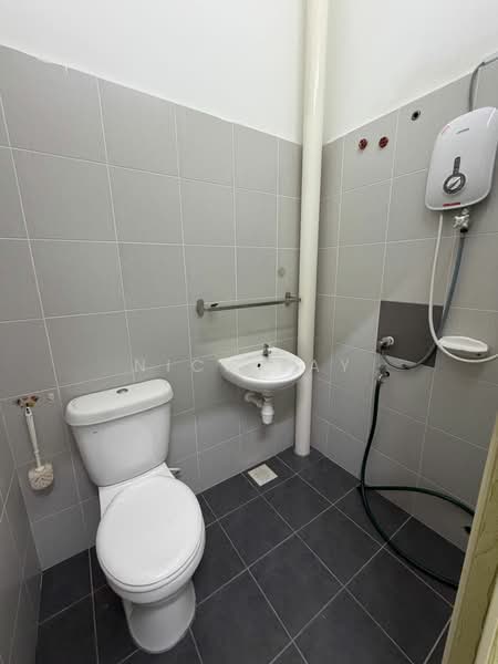 Rumah Teres 2 Tingkat untuk Disewa di Skudai (Johor) - Nick Tay - Bathroom - PropertyGuru.com.my