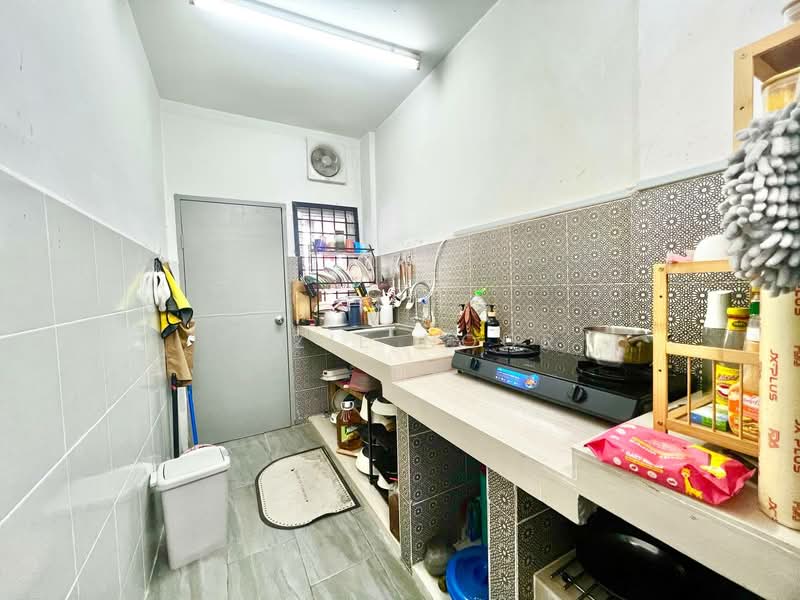 Semi-Detached House for Sale in Tanjong Duabelas (Selangor) - Fazie Noor - Kitchen - PropertyGuru.com.my
