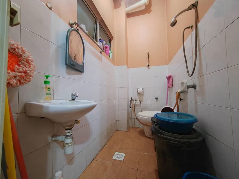 Rumah Teres untuk Dijual di Taman Tun Perak (Rawang) - Yean Ma - Bathroom - PropertyGuru.com.my