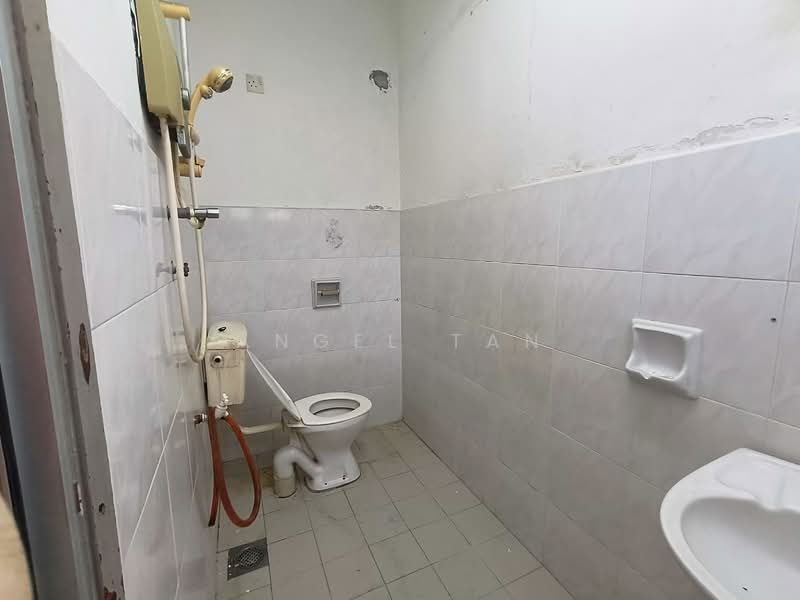 Rumah Teres 2 Tingkat untuk Dijual di BANDAR PUCHONG JAYA (Puchong) - Angel Tan - Bathroom - PropertyGuru.com.my