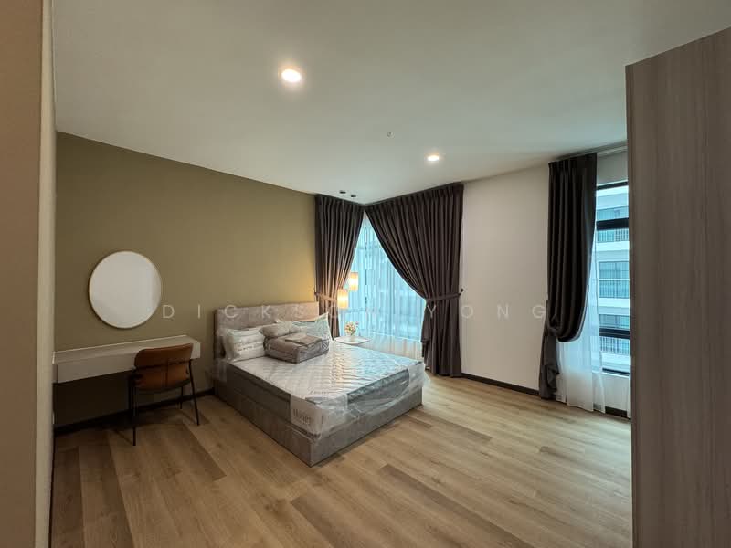 Condominium for Sale at Sapphire On The Park - Dickson Yong - Master Bedroom with Dressing Table - PropertyGuru.com.my