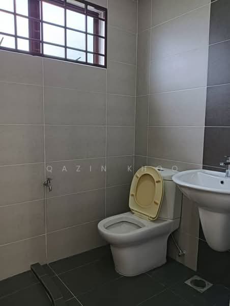 Semi-Detached House for Sale in Taman Pari (Ipoh) - Qazin Khoo - Bathroom - PropertyGuru.com.my
