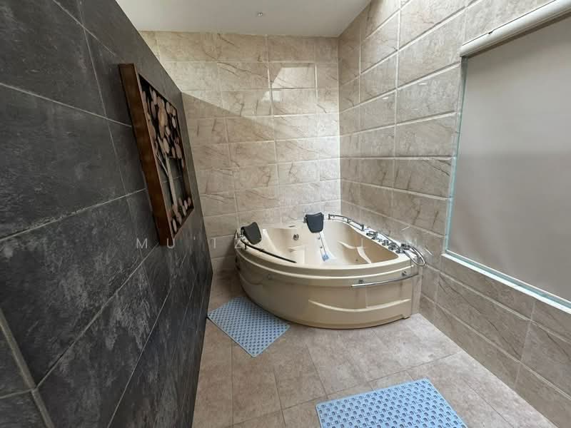 Rumah Banglo untuk Disewa di Taman Ampang Utama (Ampang) - Mu'izz Halim - Bathroom - PropertyGuru.com.my
