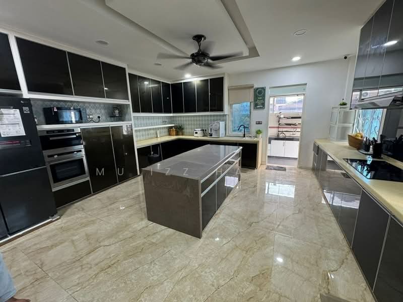 Rumah Banglo untuk Disewa di Taman Ampang Utama (Ampang) - Mu'izz Halim - Kitchen - PropertyGuru.com.my