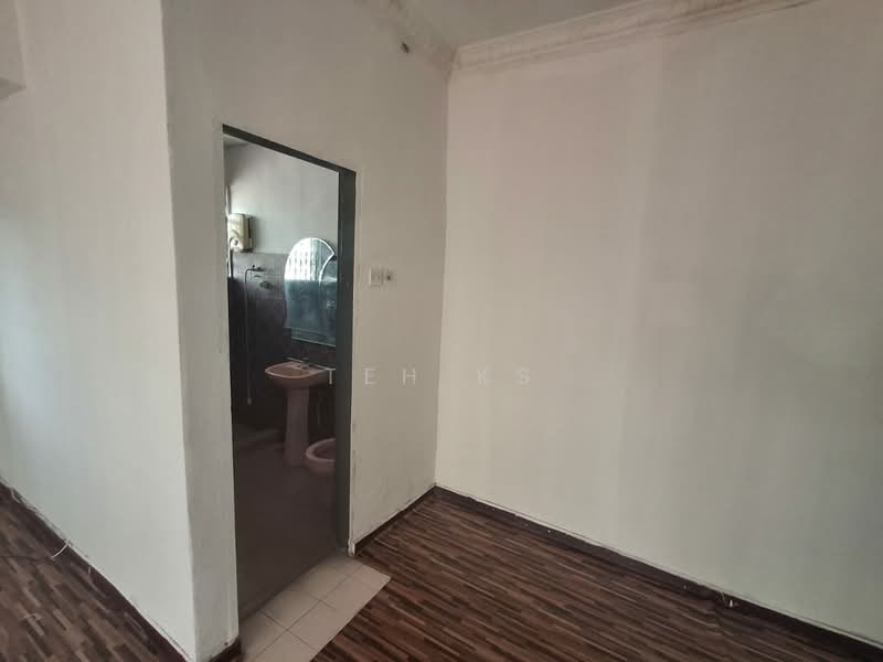 Rumah Teres 2 Tingkat untuk Dijual di Taman Rasah Jaya (Rasah) - Teh KS - Bathroom - PropertyGuru.com.my