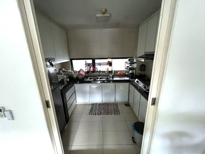 3-storey Terraced House for Sale in Cyberjaya (Selangor) - Mu'izz Halim - Kitchen - PropertyGuru.com.my