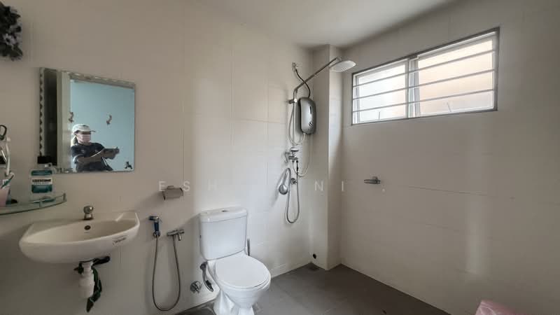 2.5-storey Terraced House for Sale in Kajang (Selangor) - Esharani . - Bathroom - PropertyGuru.com.my