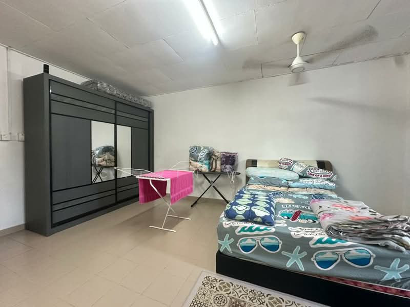 Rumah Teres 2 Tingkat untuk Dijual di Taman Mount Austin (Tebrau) - Calvin Wong - Bedroom - PropertyGuru.com.my