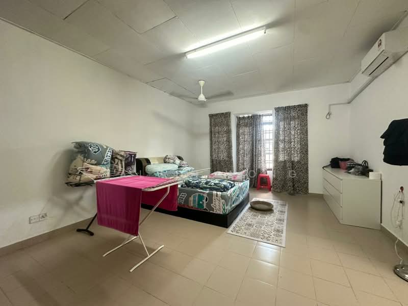 Rumah Teres 2 Tingkat untuk Dijual di Taman Mount Austin (Tebrau) - Calvin Wong - Bedroom - PropertyGuru.com.my