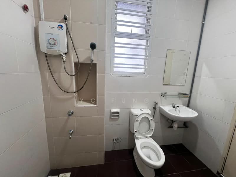 Rumah Teres 2 Tingkat untuk Disewa di Taman Seri Austin (Tebrau) - YC Fung - Bathroom - PropertyGuru.com.my