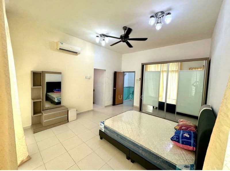 Rumah Teres 2 Tingkat untuk Disewa di Taman Mount Austin (Tebrau) - YC Fung - Bedroom - PropertyGuru.com.my