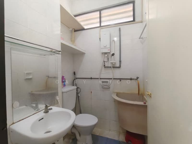 Pangsapuri untuk Dijual di Medan Lumba Kuda - Gary Khoo - Bathroom - PropertyGuru.com.my