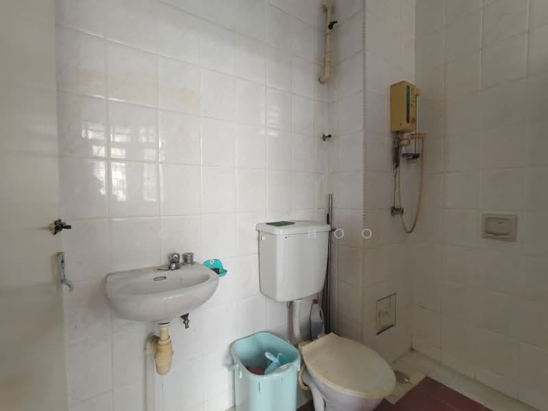 Pangsapuri untuk Dijual di Medan Lumba Kuda - Gary Khoo - Bathroom - PropertyGuru.com.my