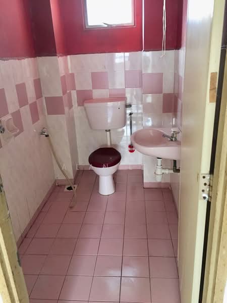 Pangsapuri untuk Dijual di Sri Impian Apartment - Alan Ler - Bathroom - PropertyGuru.com.my
